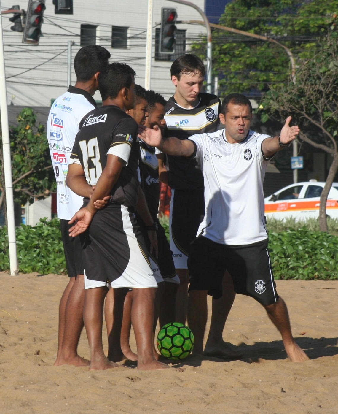Técnicos rompem fronteiras e dirigem clubes  no Campeonato Húngaro de Beach Soccer
