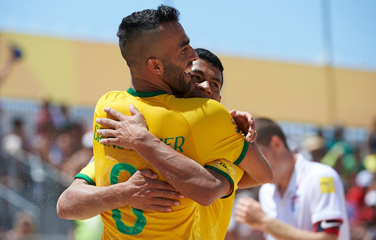 Beach Soccer - Brasil joga bem, goleia EUA por 8 a 1 e começa com pé direito o Mundialito de Cascais