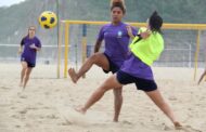 Após período de treinos em Copacabana, seleções brasileiras embarcam para a Arábia Saudita